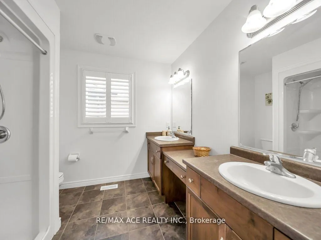 Photo 24 of 160 Kemp Crescent E, Guelph, Grange Road — HOMEH