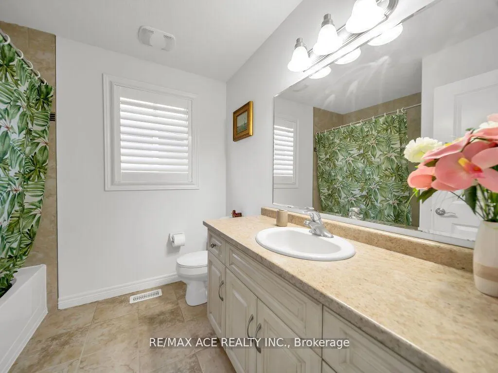 Photo 26 of 160 Kemp Crescent E, Guelph, Grange Road — HOMEH