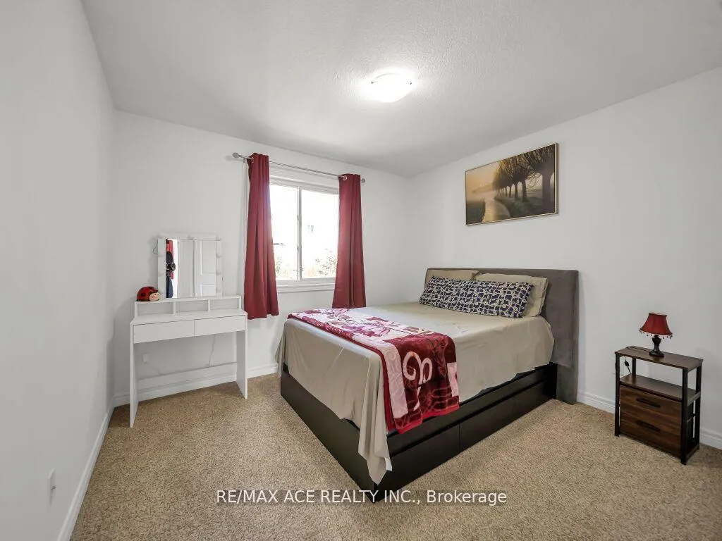 Photo 27 of 160 Kemp Crescent E, Guelph, Grange Road — HOMEH
