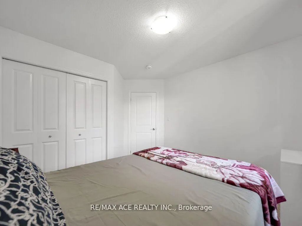 Photo 28 of 160 Kemp Crescent E, Guelph, Grange Road — HOMEH