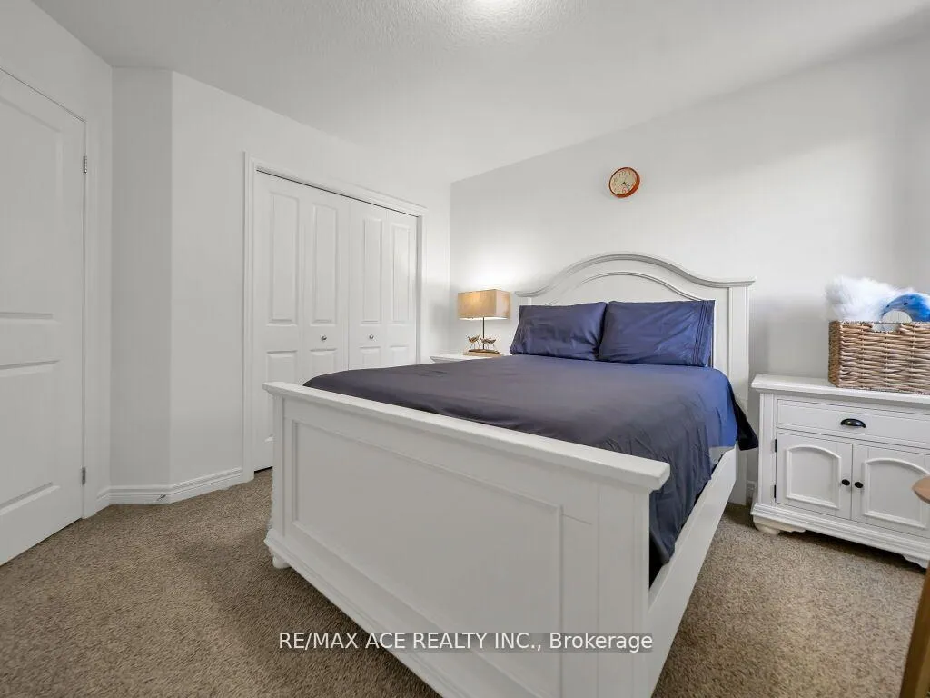 Photo 30 of 160 Kemp Crescent E, Guelph, Grange Road — HOMEH