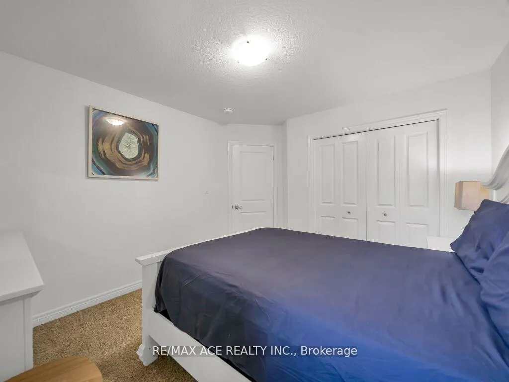 Photo 32 of 160 Kemp Crescent E, Guelph, Grange Road — HOMEH