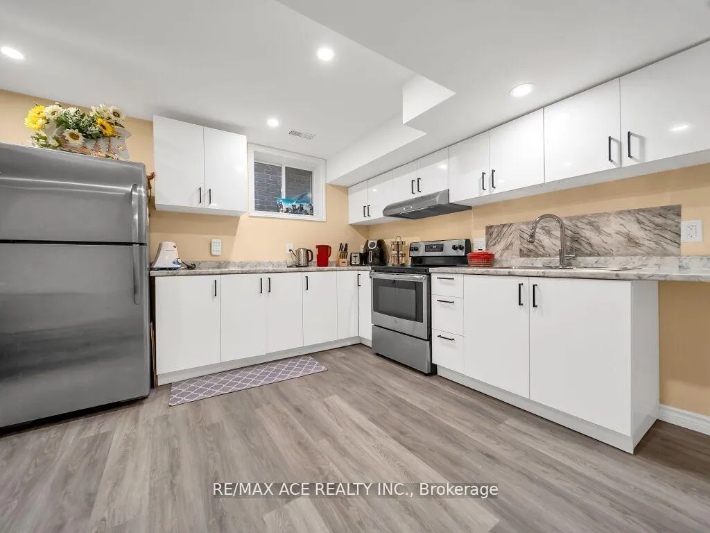 Photo 36 of 160 Kemp Crescent E, Guelph, Grange Road — HOMEH