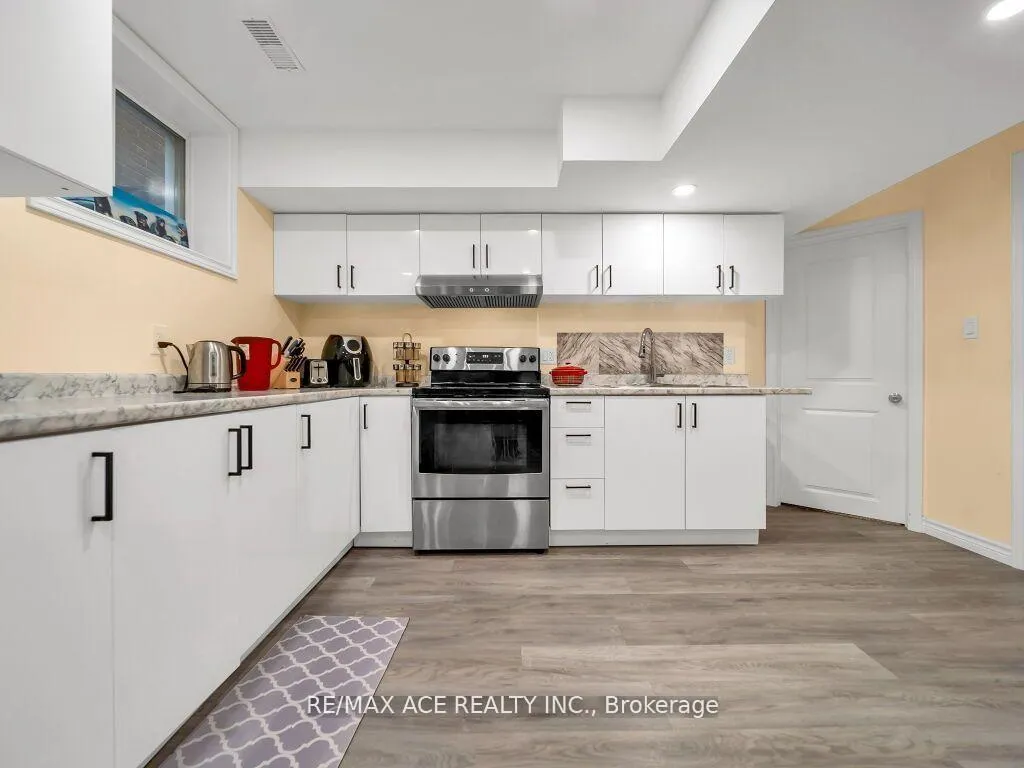 Photo 37 of 160 Kemp Crescent E, Guelph, Grange Road — HOMEH