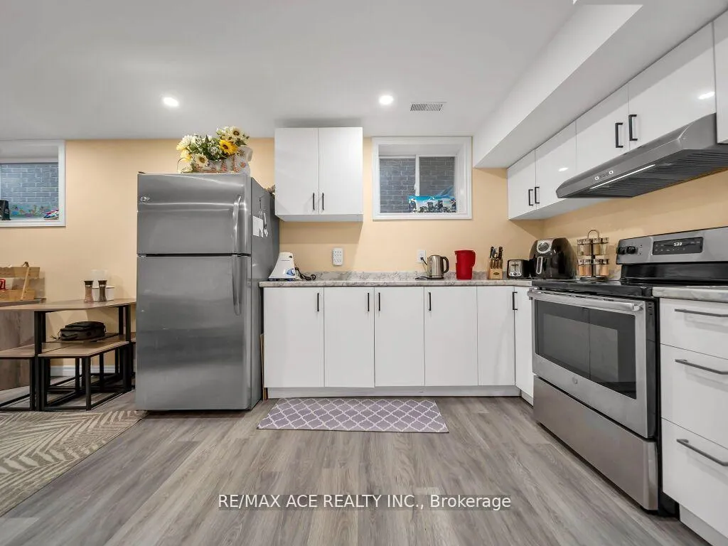 Photo 38 of 160 Kemp Crescent E, Guelph, Grange Road — HOMEH