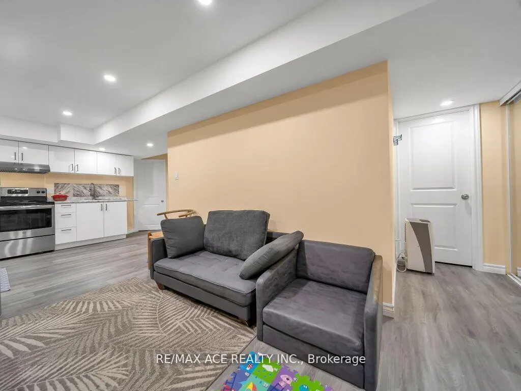 Photo 40 of 160 Kemp Crescent E, Guelph, Grange Road — HOMEH