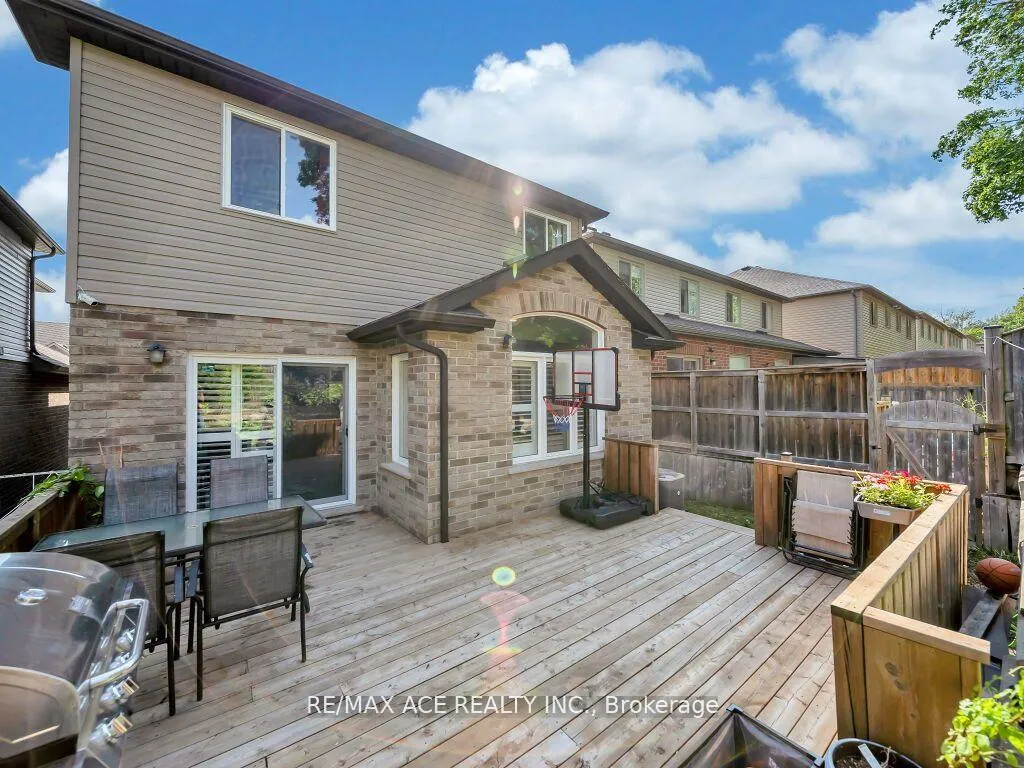 Photo 43 of 160 Kemp Crescent E, Guelph, Grange Road — HOMEH