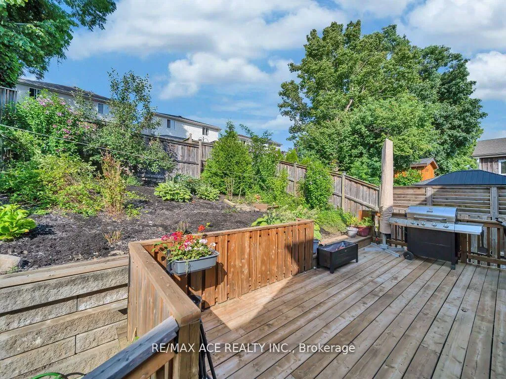 Photo 44 of 160 Kemp Crescent E, Guelph, Grange Road — HOMEH