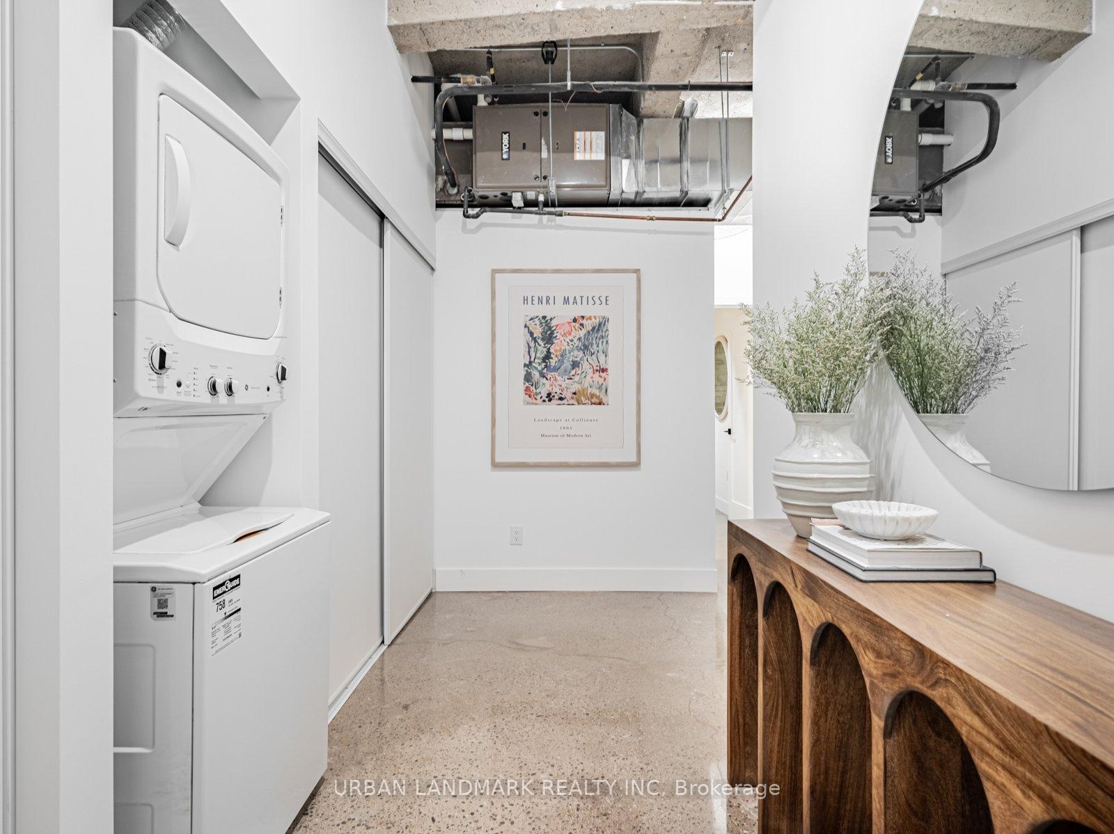 Photo 6 of Unit 204, 9 St Nicholas Street, Toronto, Bay Street Corridor — HOMEH