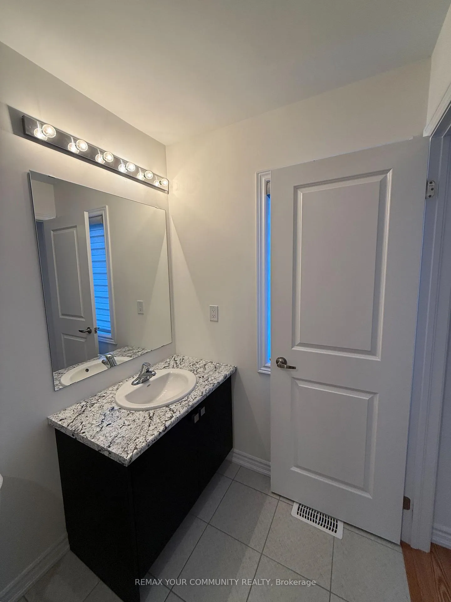 Photo 6 of 39 Tamworth Terrace, Barrie, Rural Barrie Southeast — HOMEH