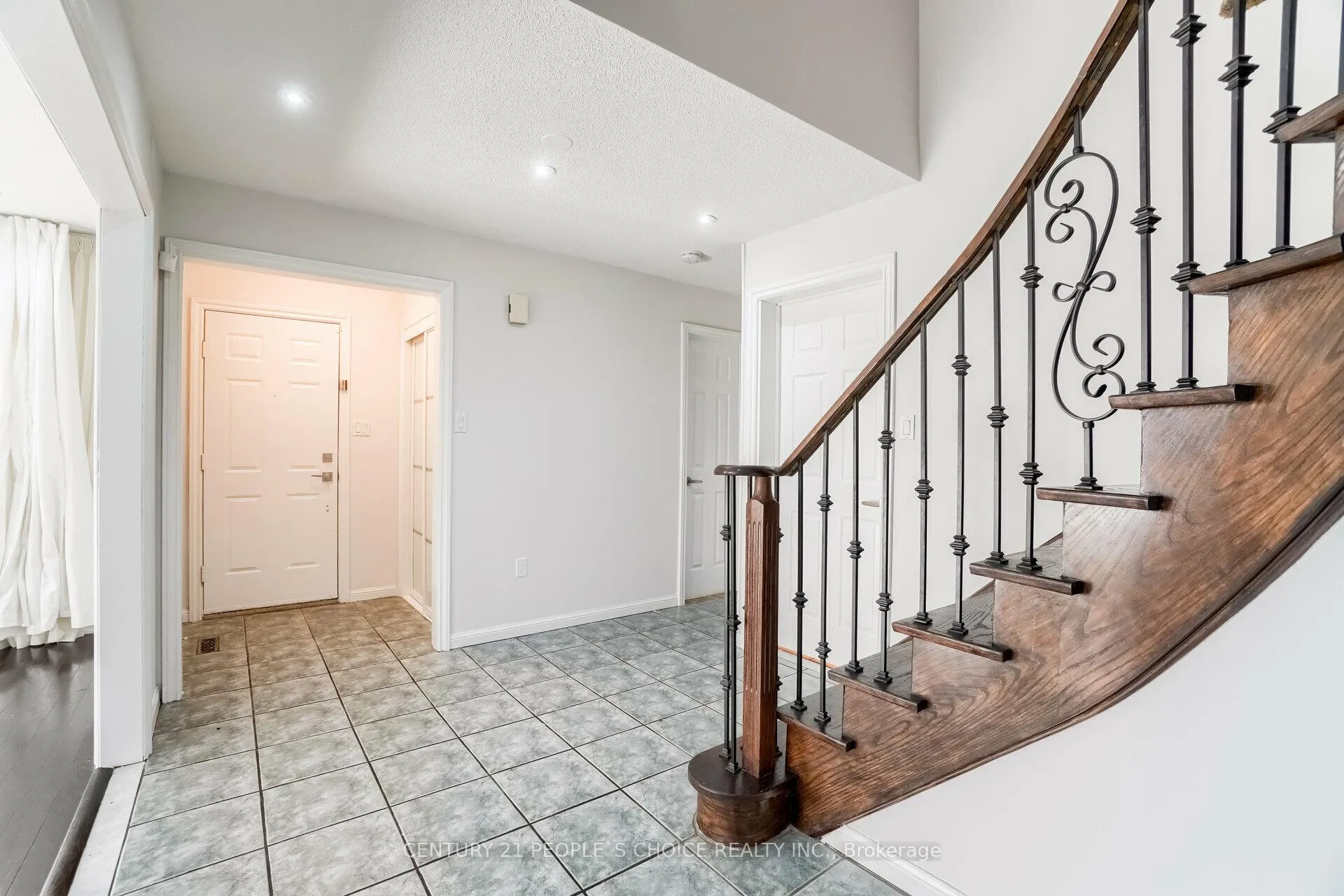 Photo 5 of 25 Sheringham Street, Brampton, Heart Lake West — HOMEH