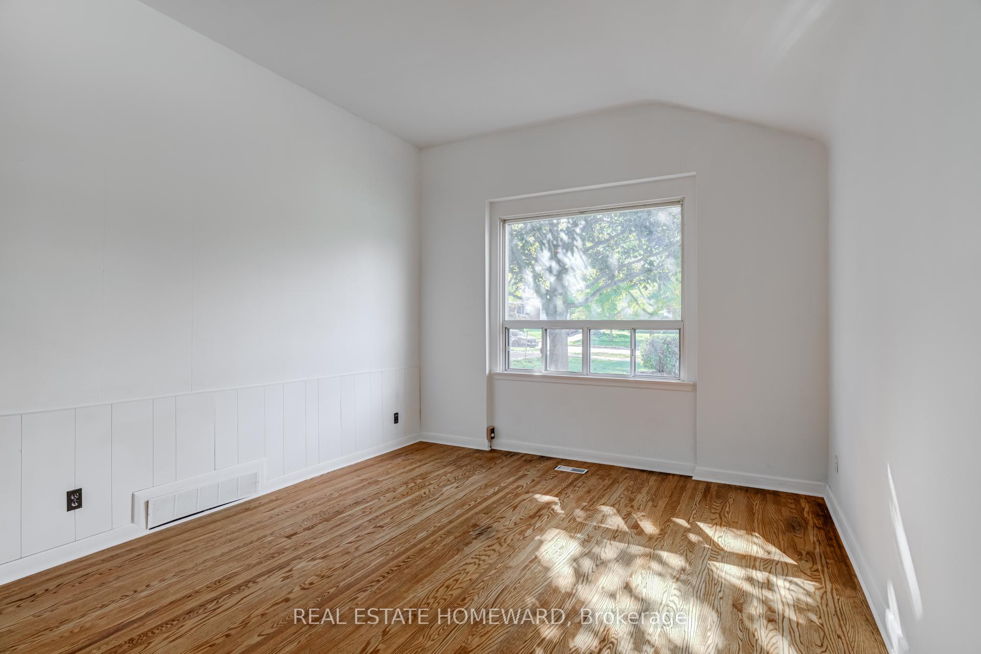 Photo 3 of 80 Wantanopa Crescent, Scarborough, Woburn — HOMEH