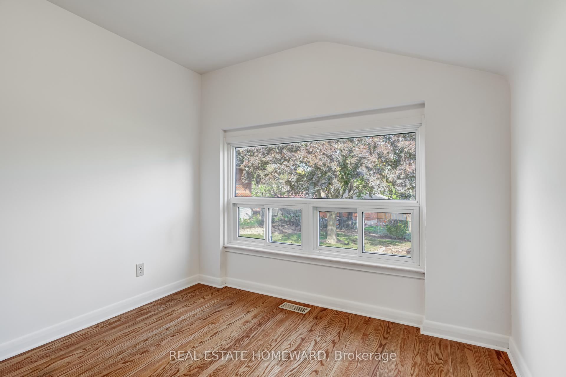Photo 11 of 80 Wantanopa Crescent, Scarborough, Woburn — HOMEH