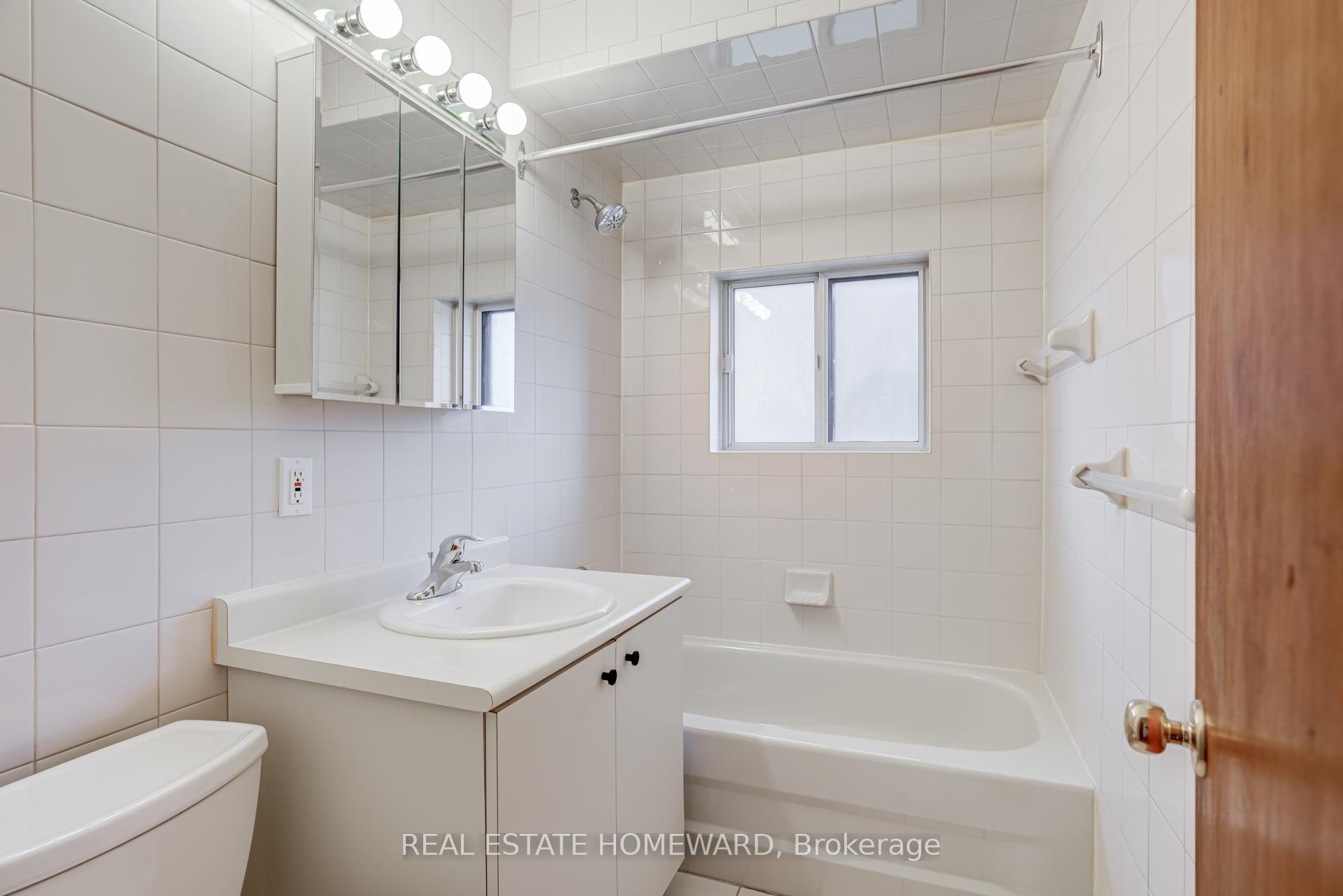 Photo 12 of 80 Wantanopa Crescent, Scarborough, Woburn — HOMEH
