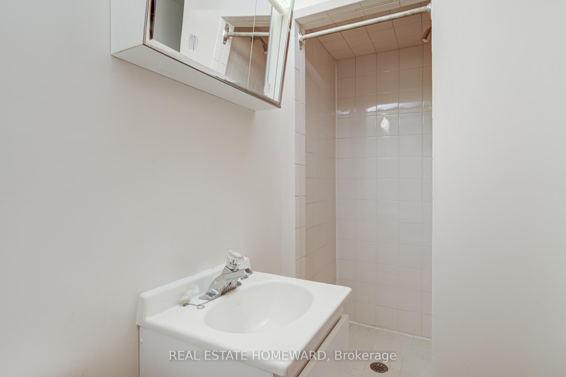 Photo 16 of 80 Wantanopa Crescent, Scarborough, Woburn — HOMEH