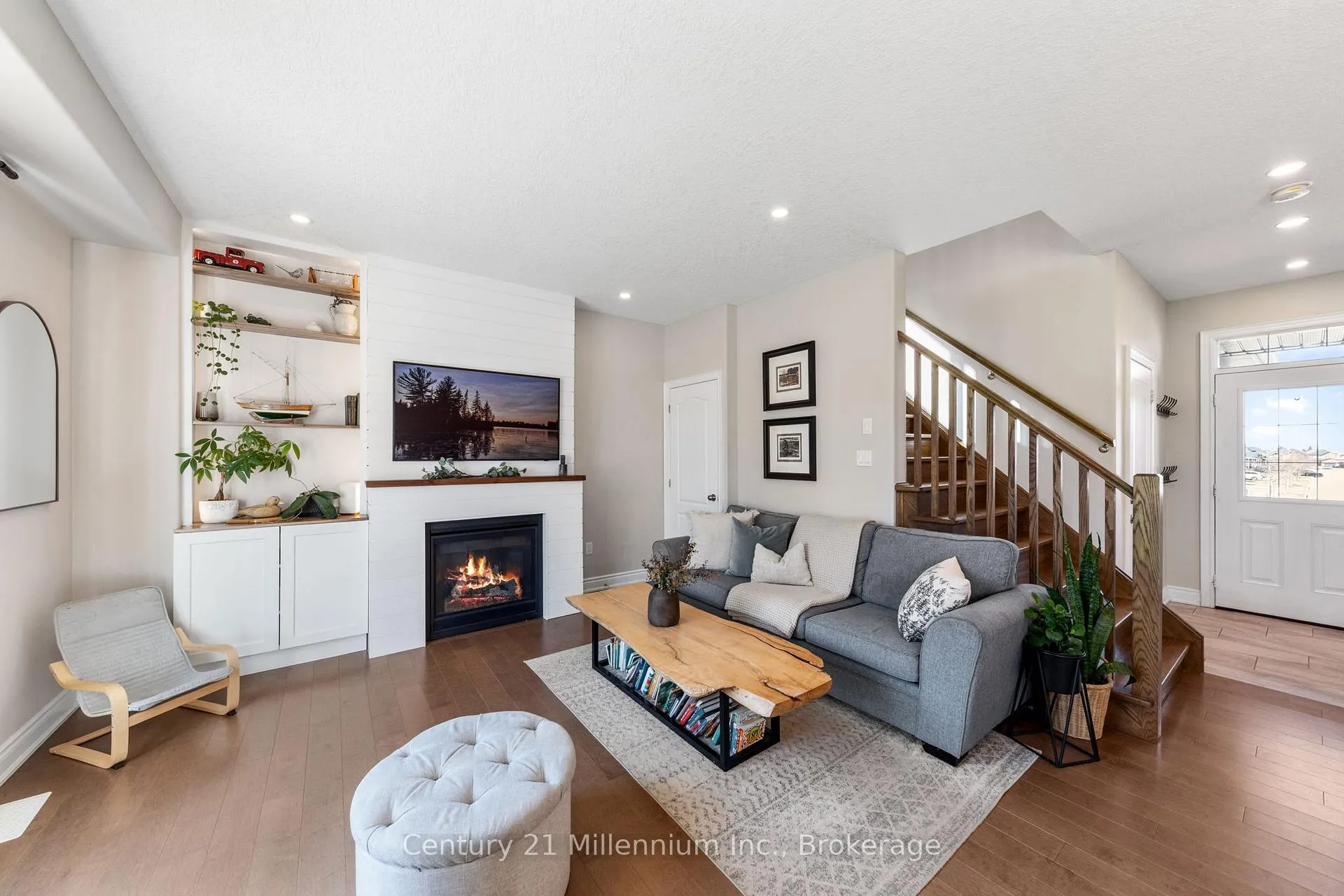 Photo 10 of 103 Lockerbie Crescent, Collingwood — HOMEH
