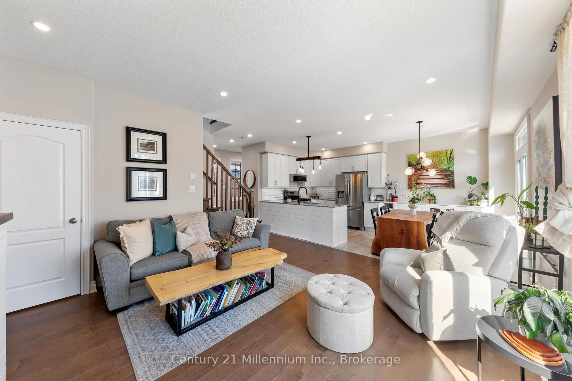 Photo 11 of 103 Lockerbie Crescent, Collingwood — HOMEH