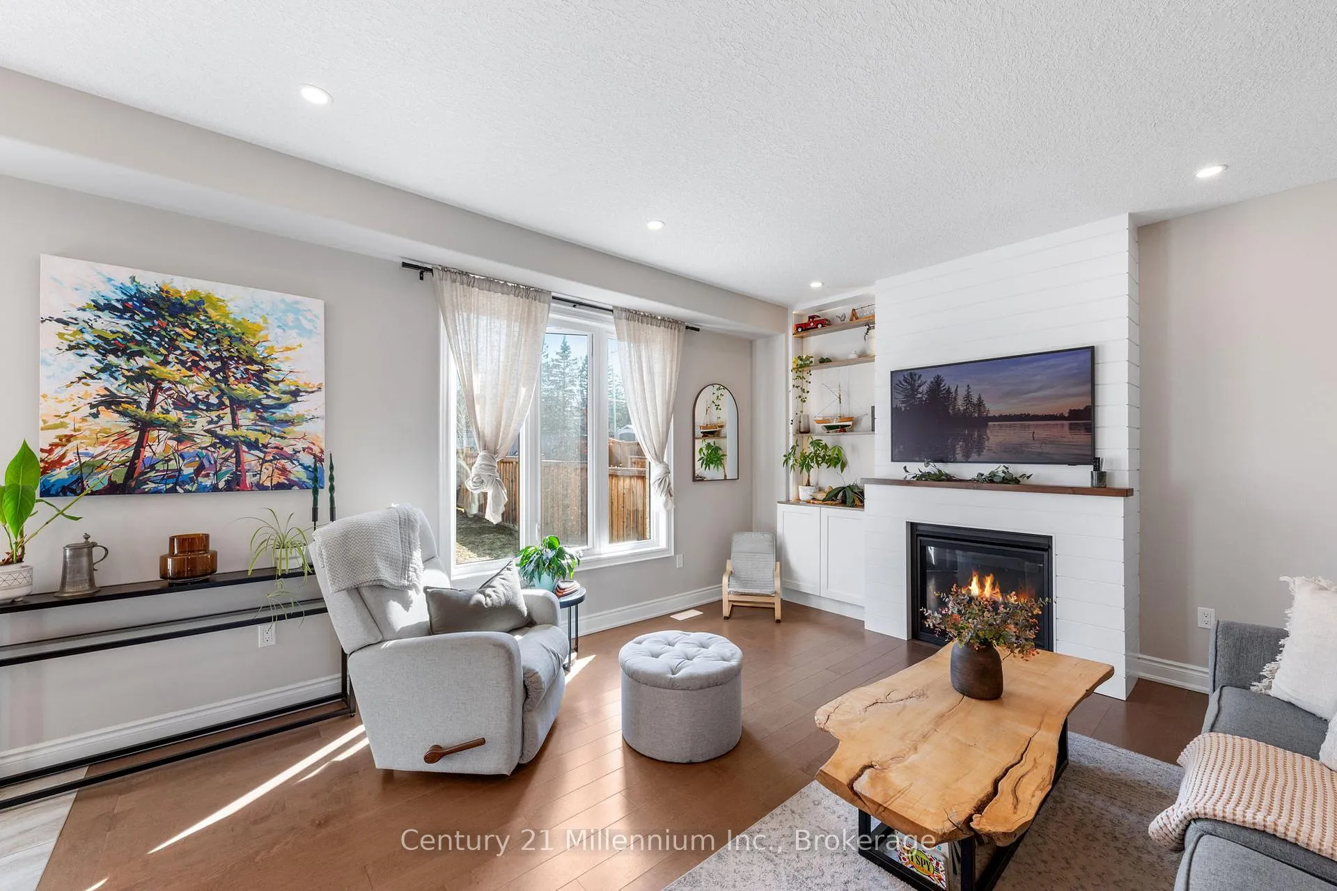 Photo 13 of 103 Lockerbie Crescent, Collingwood — HOMEH