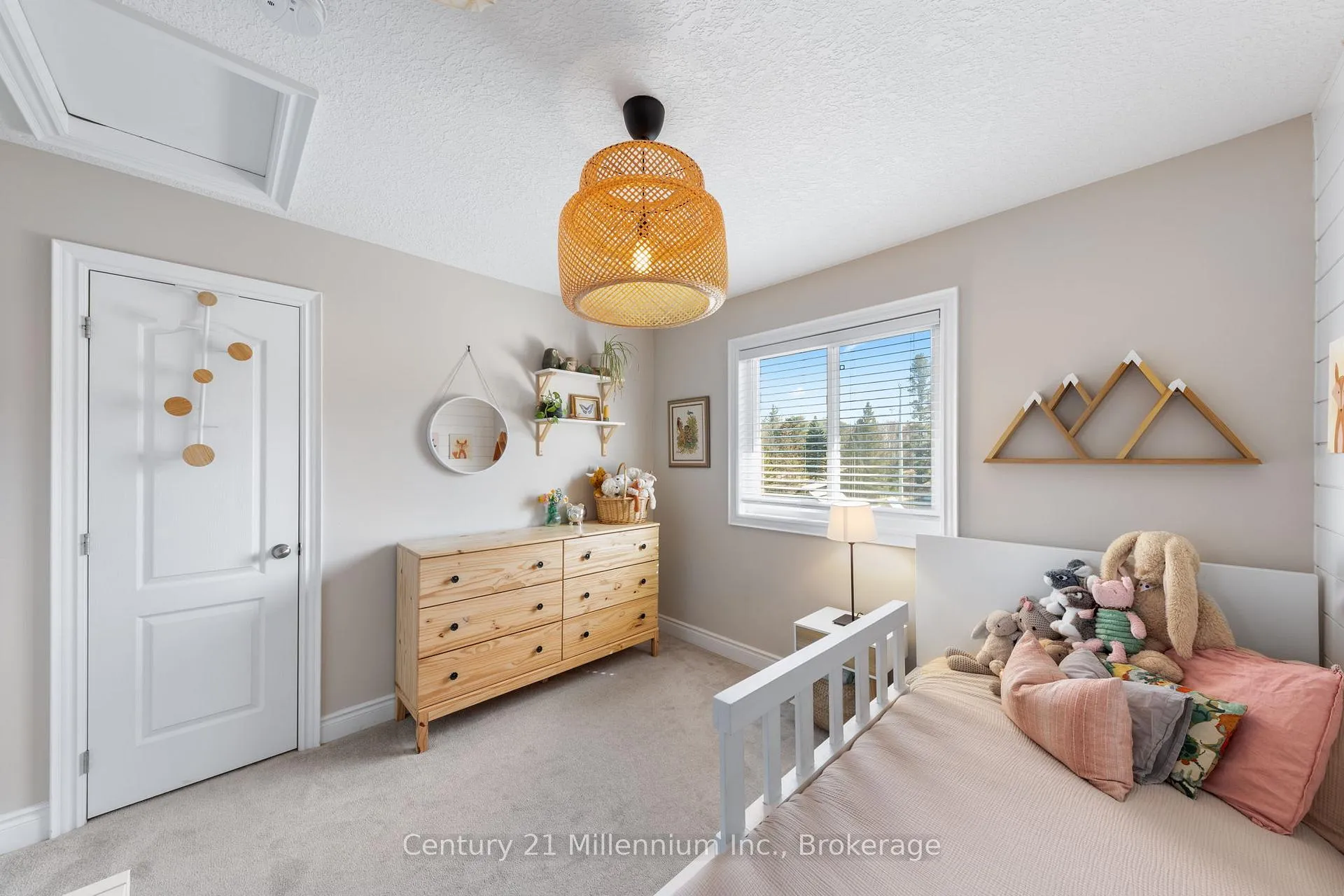 Photo 16 of 103 Lockerbie Crescent, Collingwood — HOMEH