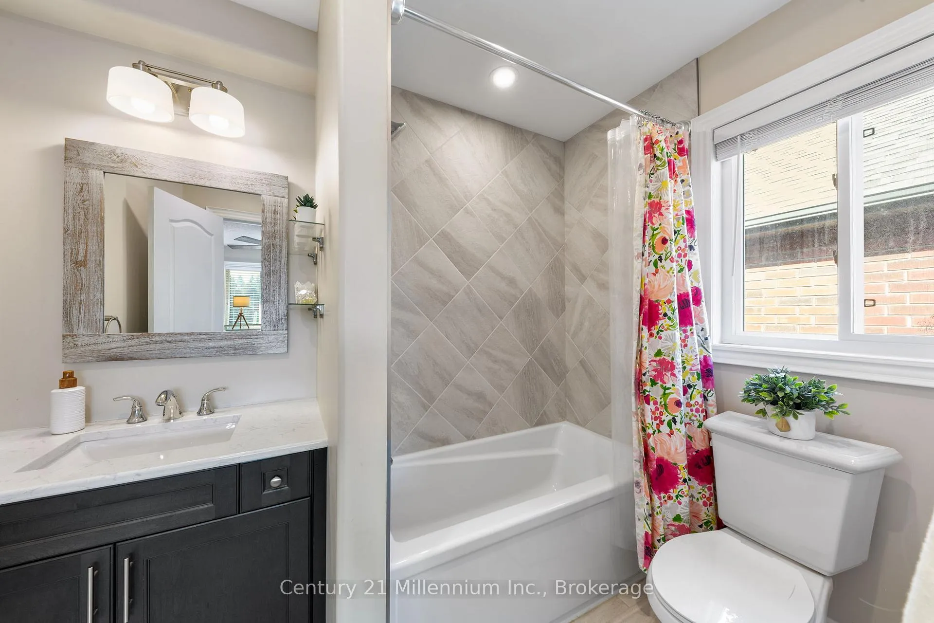 Photo 20 of 103 Lockerbie Crescent, Collingwood — HOMEH