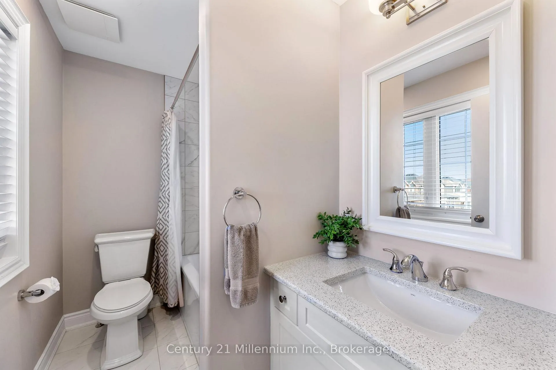 Photo 23 of 103 Lockerbie Crescent, Collingwood — HOMEH