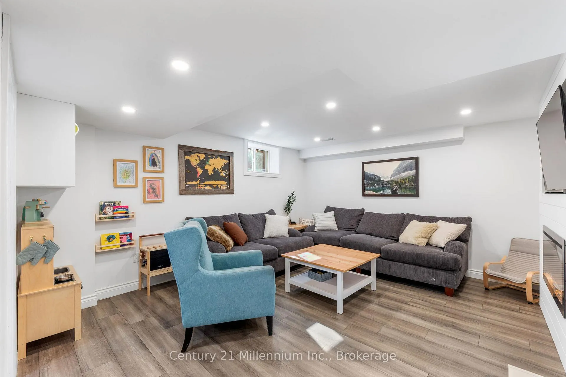 Photo 24 of 103 Lockerbie Crescent, Collingwood — HOMEH