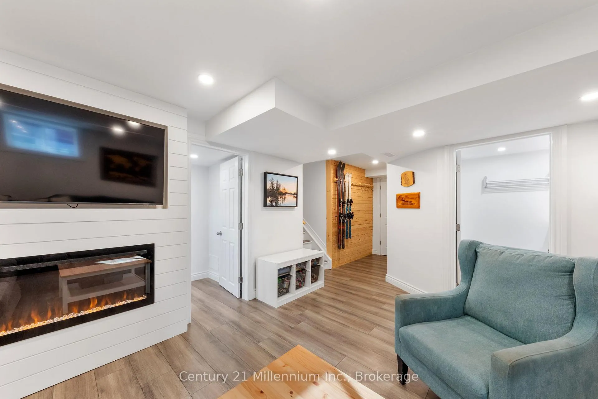 Photo 25 of 103 Lockerbie Crescent, Collingwood — HOMEH