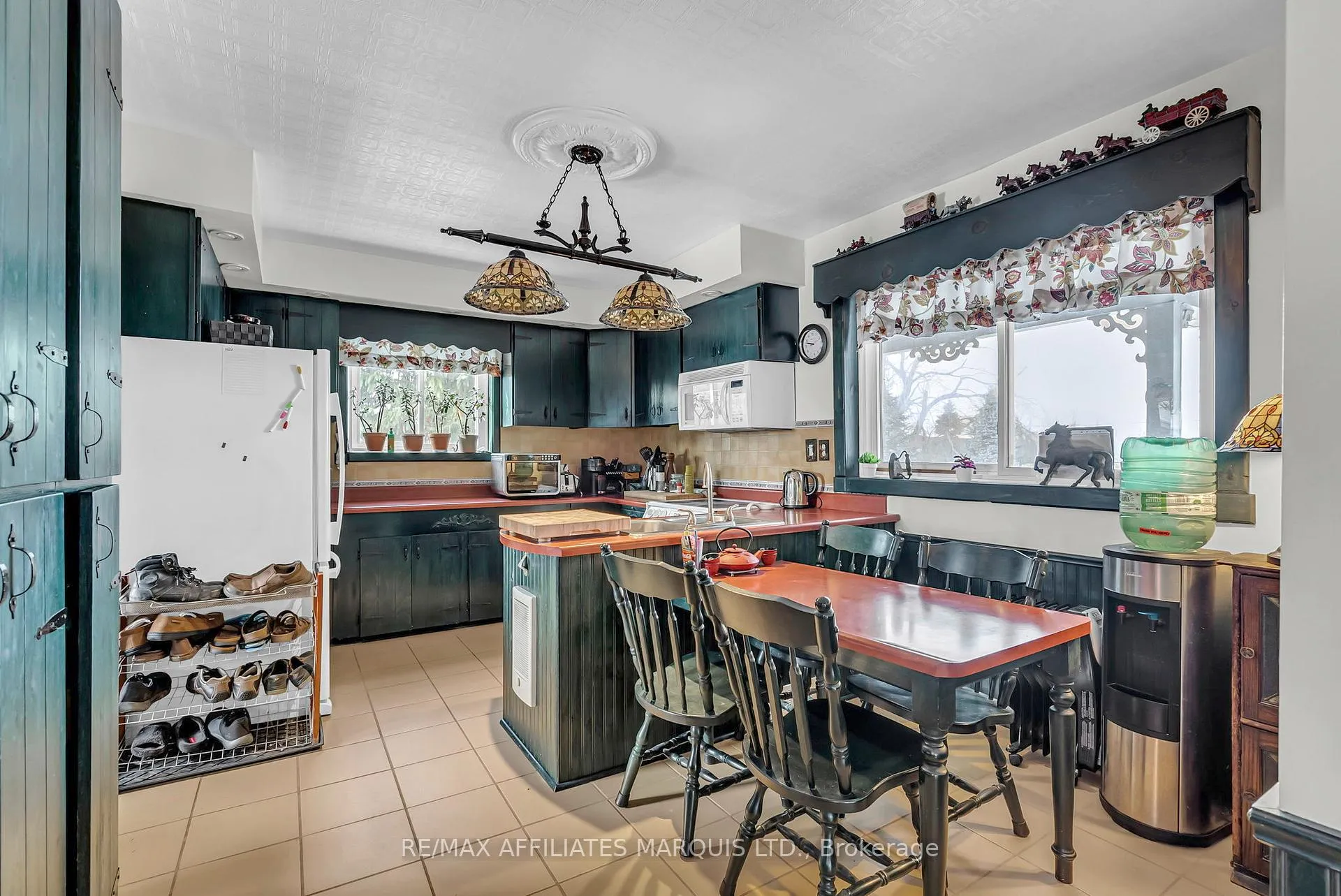 Photo 3 of 1590 Cornwall Road, Cornwall — HOMEH