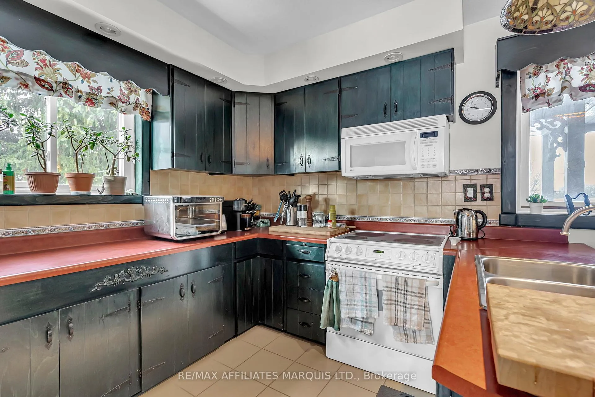 Photo 6 of 1590 Cornwall Road, Cornwall — HOMEH