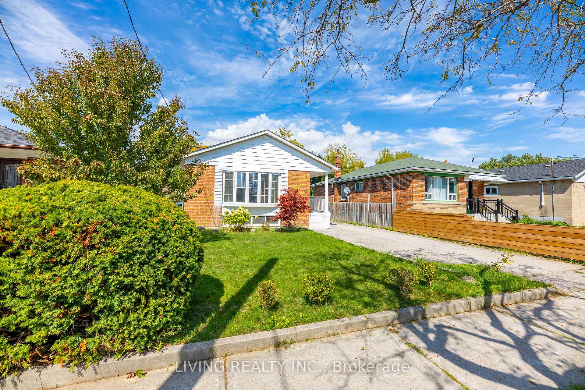 Photo 2 of 12 Kells Avenue, Scarborough, Bendale — HOMEH
