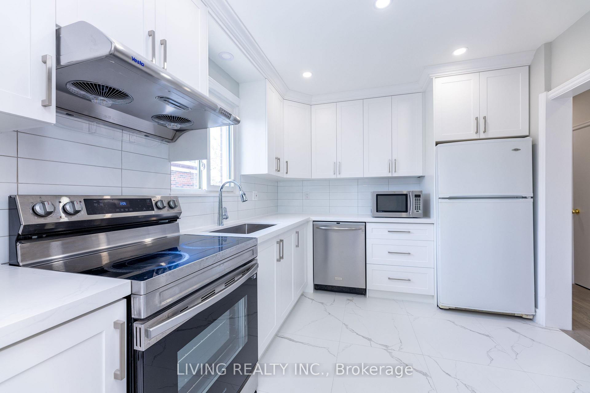 Photo 14 of 12 Kells Avenue, Scarborough, Bendale — HOMEH