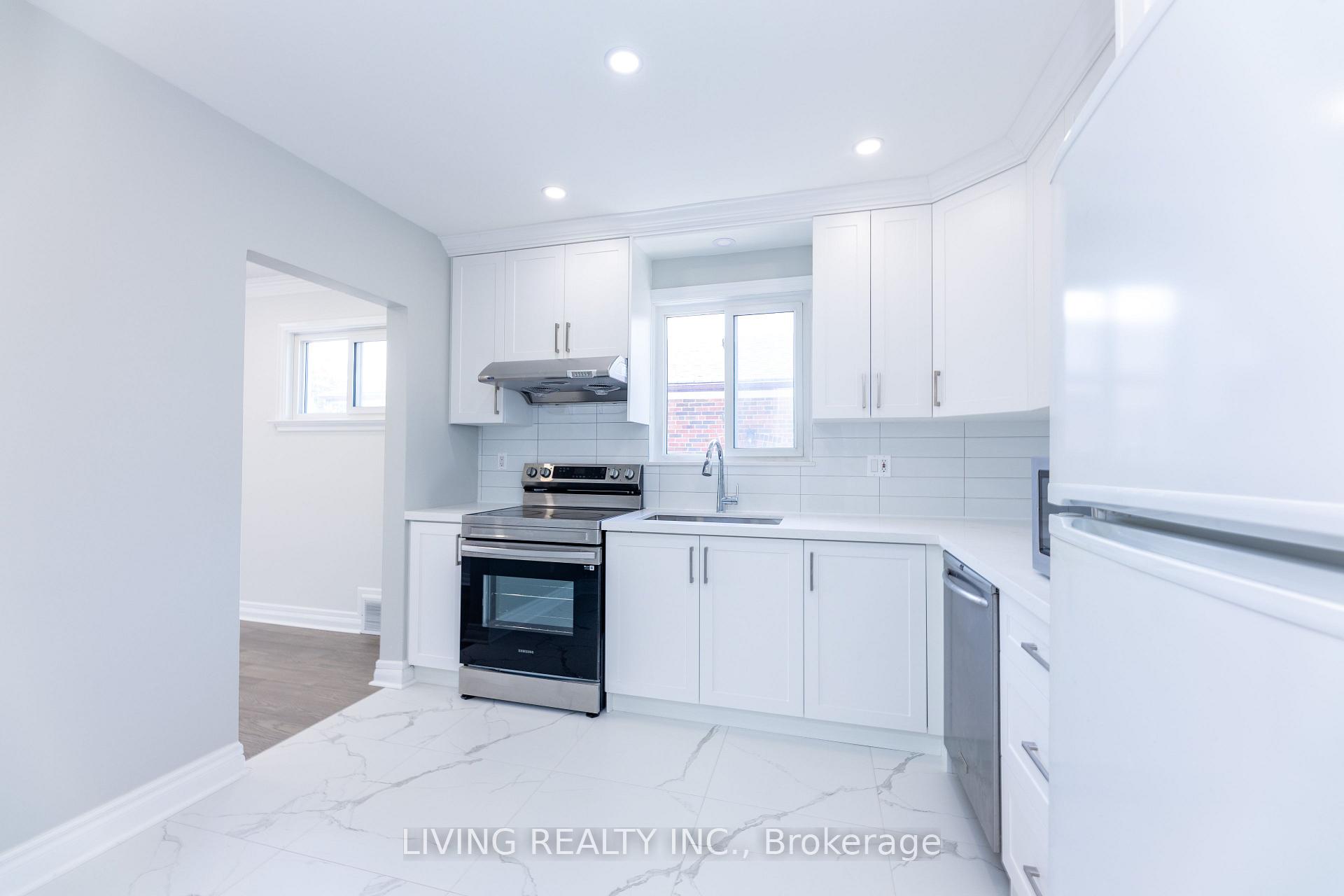 Photo 15 of 12 Kells Avenue, Scarborough, Bendale — HOMEH