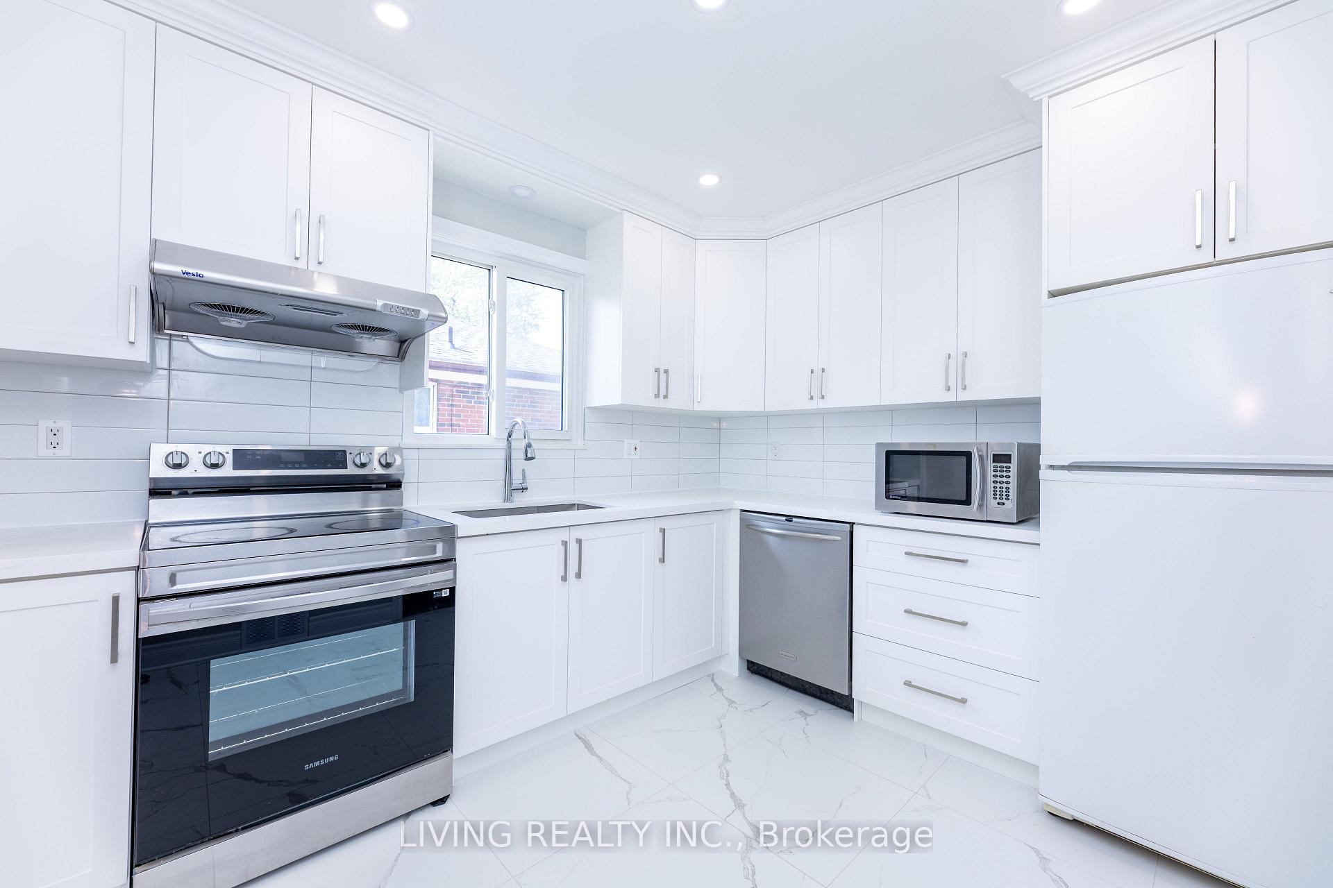 Photo 16 of 12 Kells Avenue, Scarborough, Bendale — HOMEH