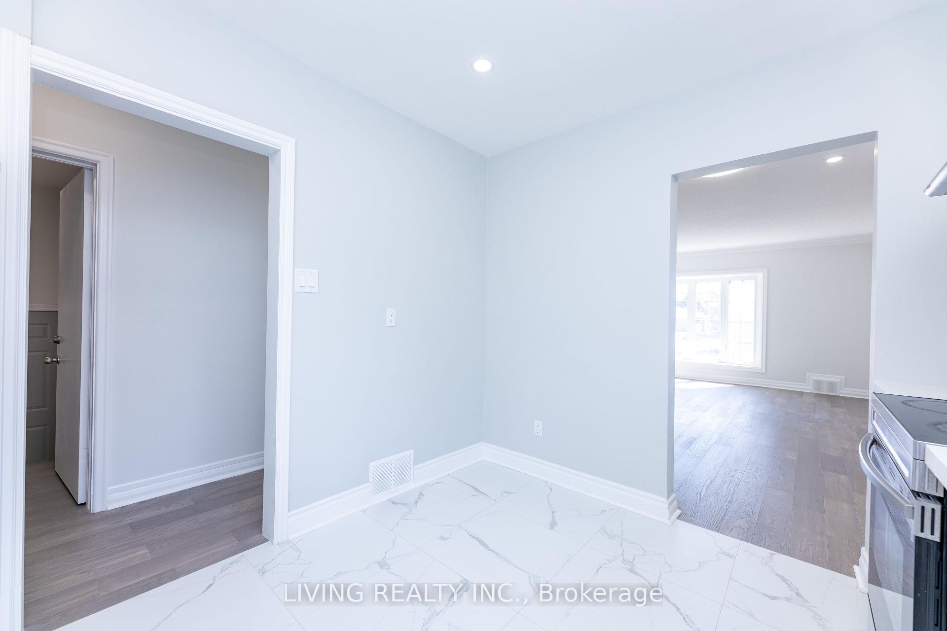 Photo 17 of 12 Kells Avenue, Scarborough, Bendale — HOMEH