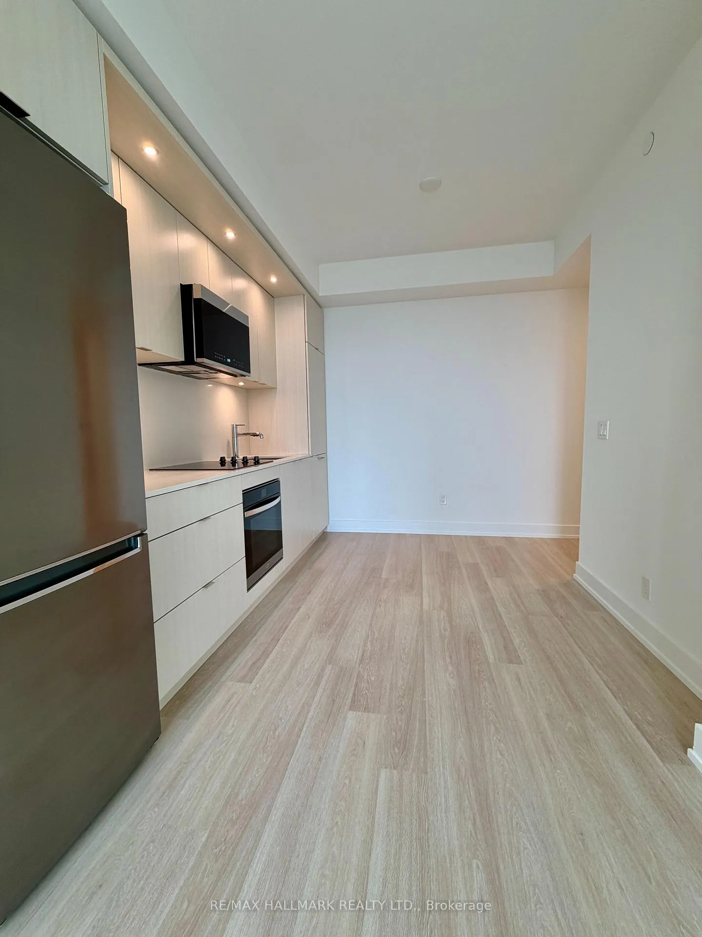 Photo 5 of Unit 2015, 60 Central Park Roadway, Etobicoke, Islington-City Centre West — HOMEH