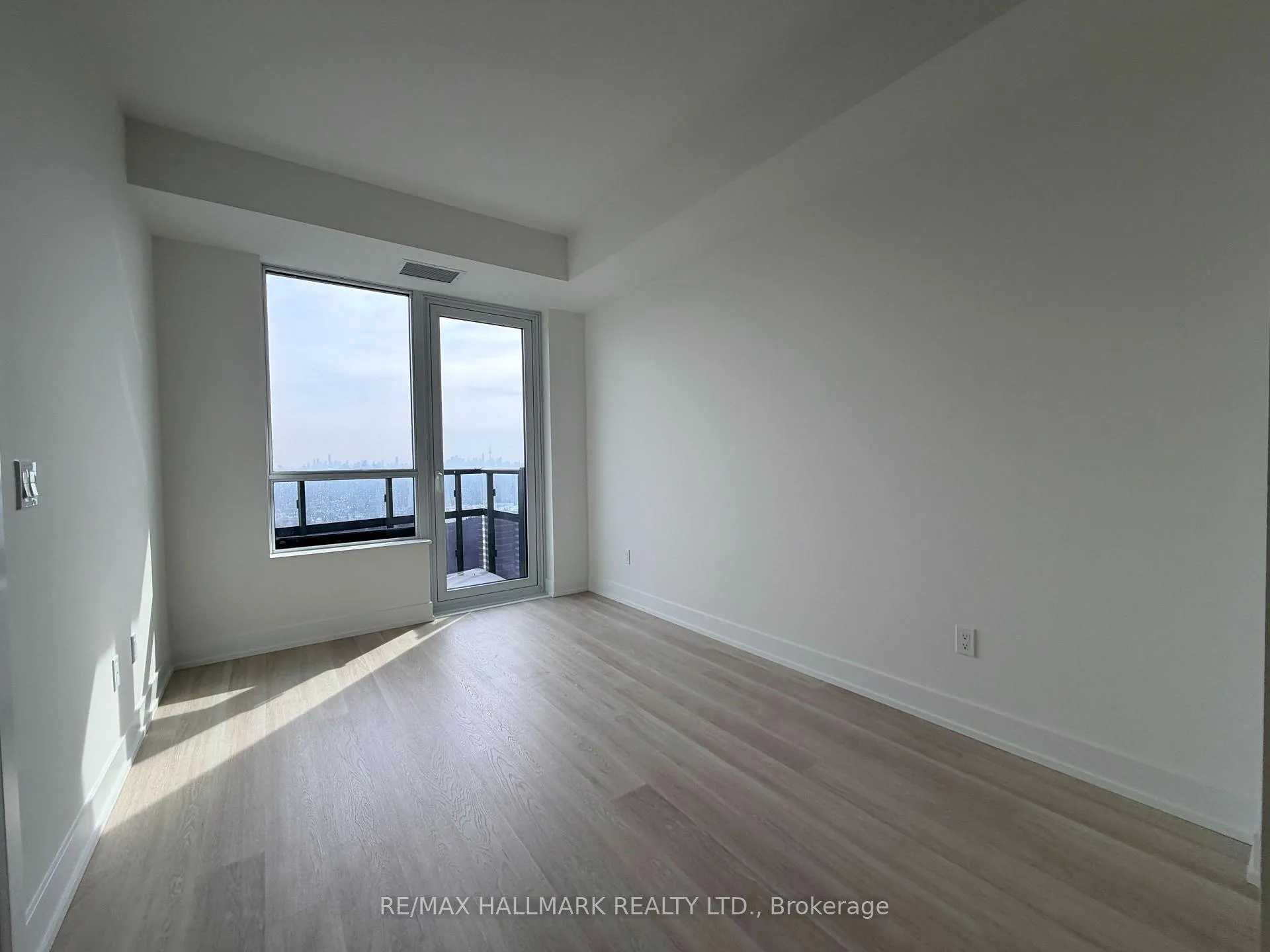 Photo 6 of Unit 2015, 60 Central Park Roadway, Etobicoke, Islington-City Centre West — HOMEH