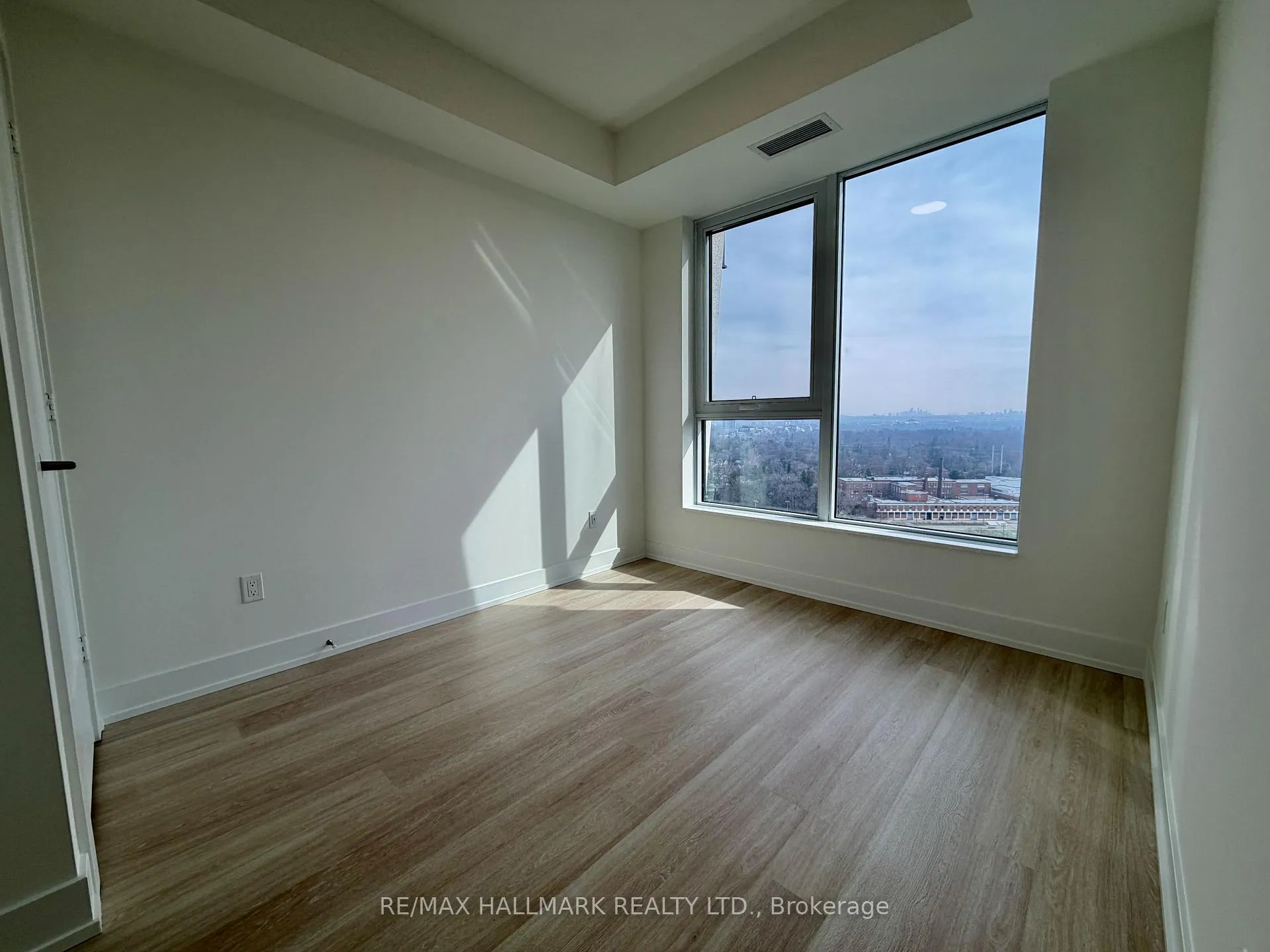 Photo 7 of Unit 2015, 60 Central Park Roadway, Etobicoke, Islington-City Centre West — HOMEH