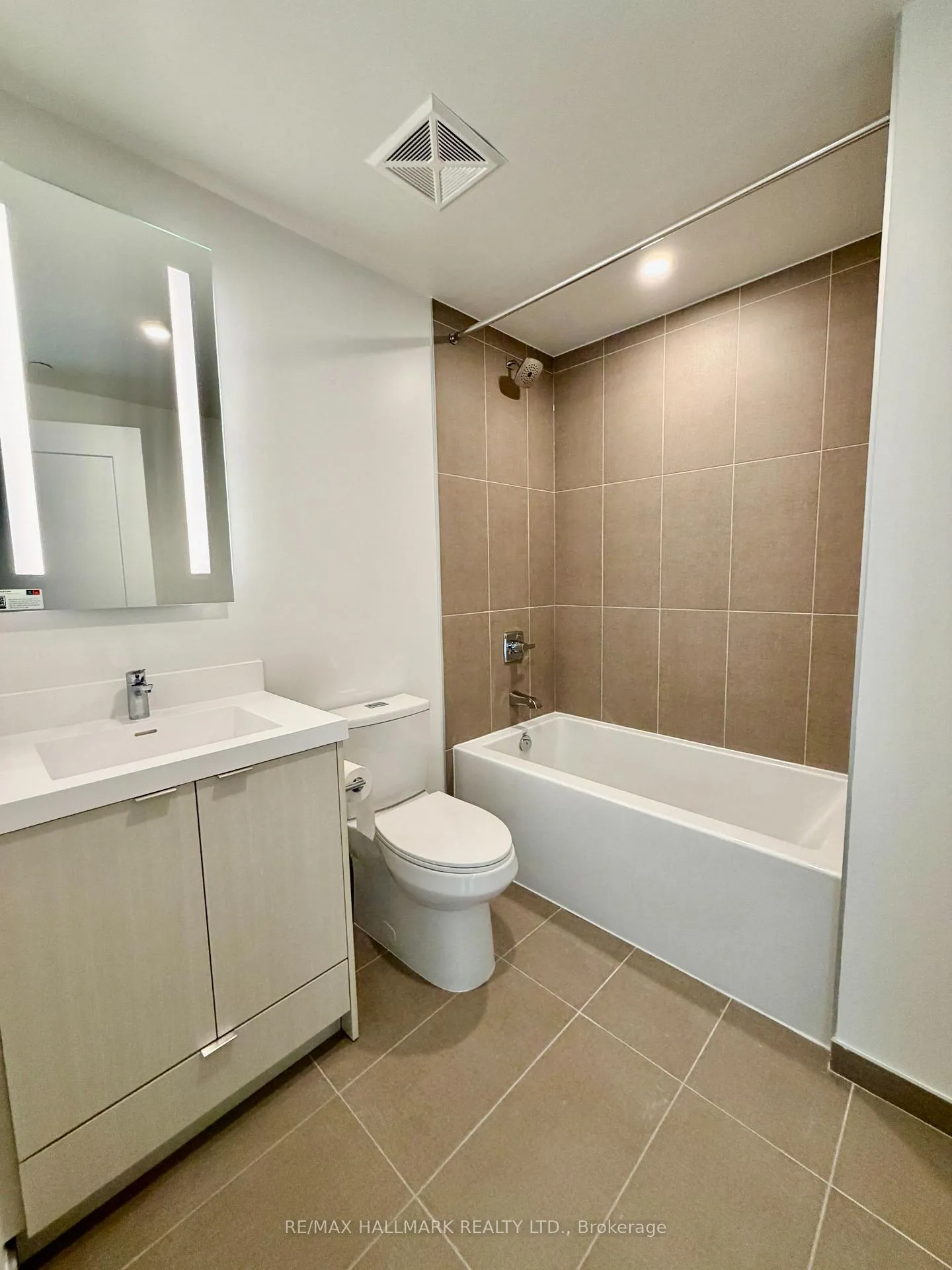 Photo 8 of Unit 2015, 60 Central Park Roadway, Etobicoke, Islington-City Centre West — HOMEH