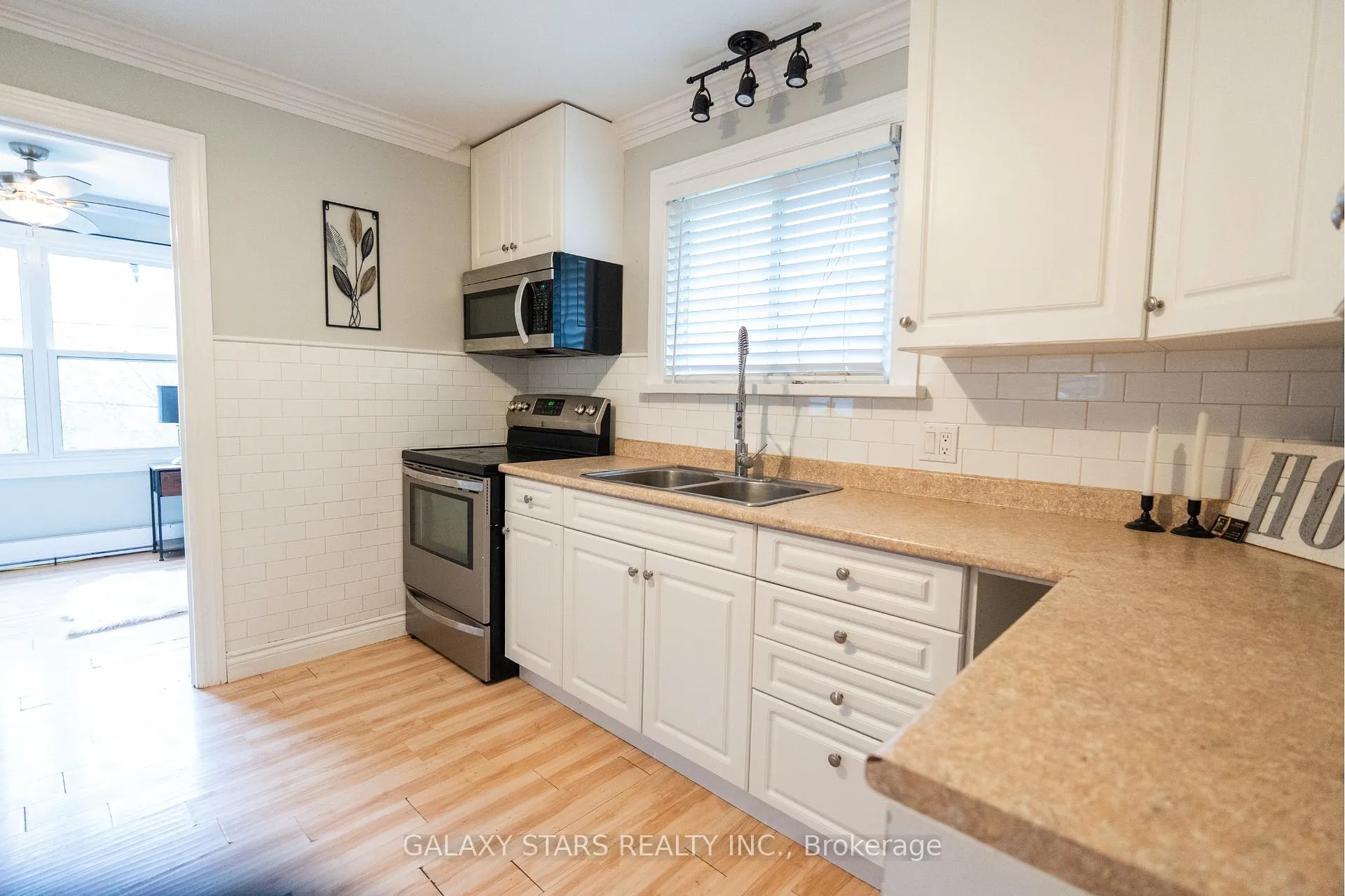 Photo 8 of 565 Romaine Street, Peterborough, Town Ward 3 — HOMEH
