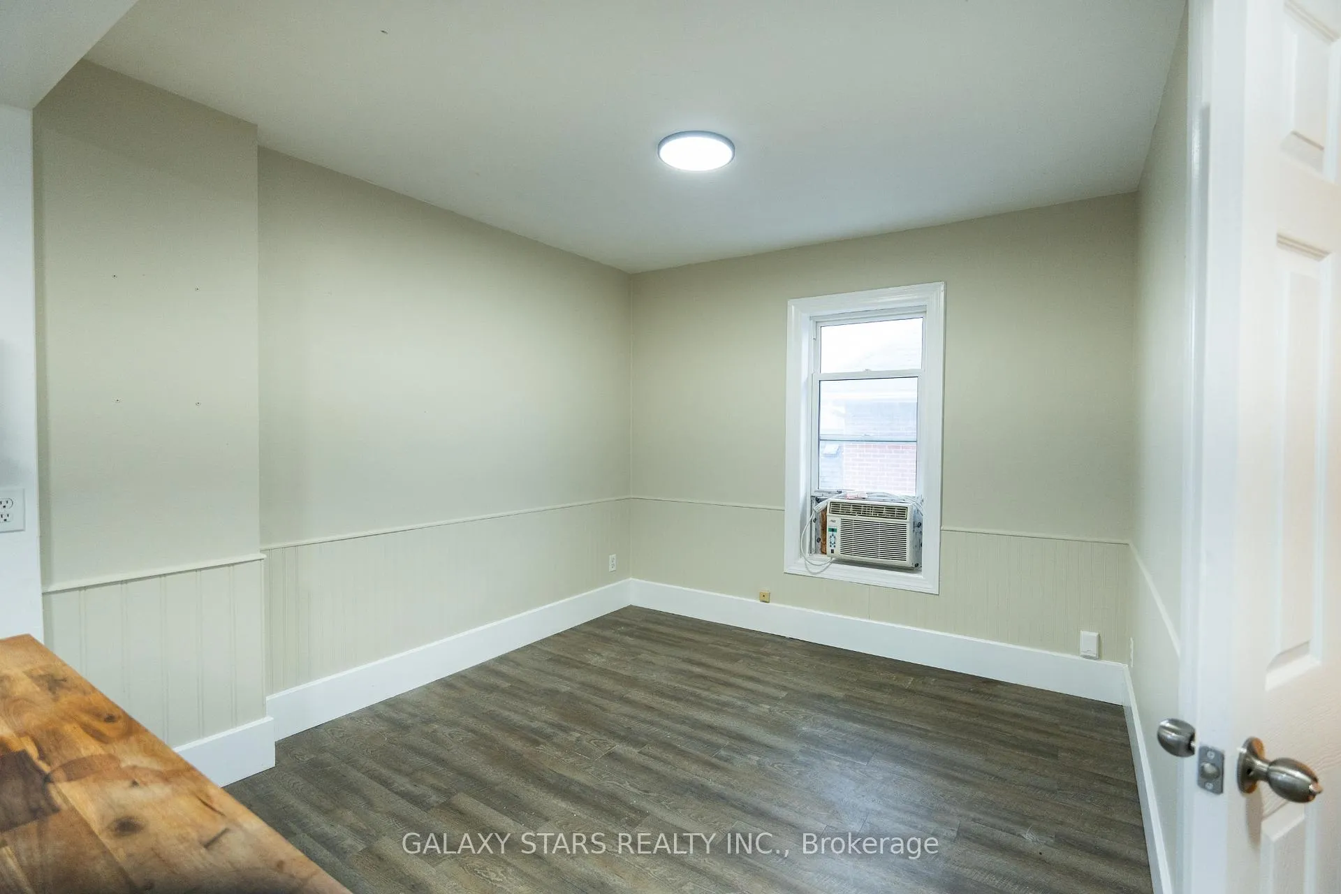 Photo 15 of 565 Romaine Street, Peterborough, Town Ward 3 — HOMEH