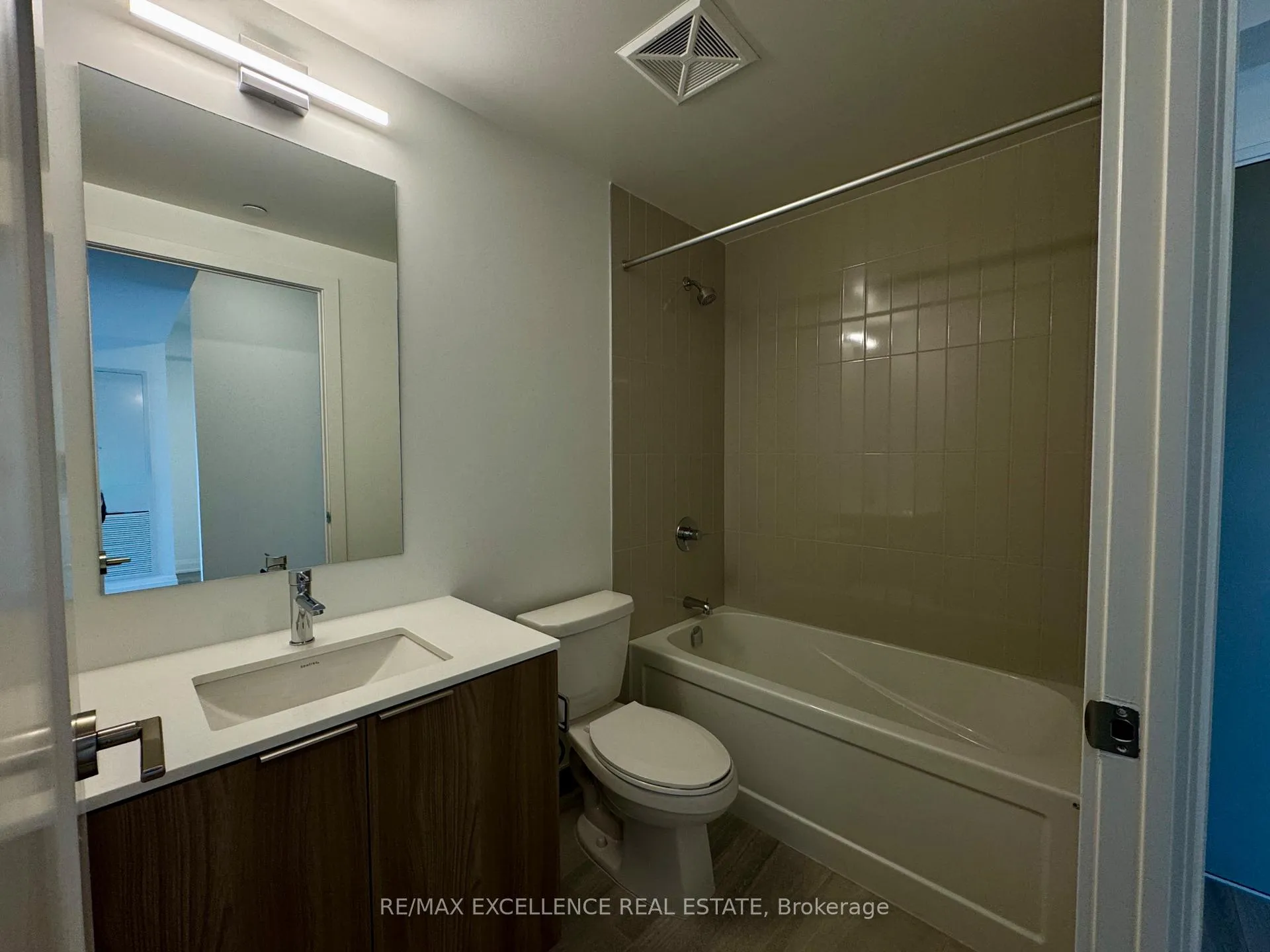 Photo 4 of Unit 426, 15 Skyridge Drive, Brampton, Bram East — HOMEH