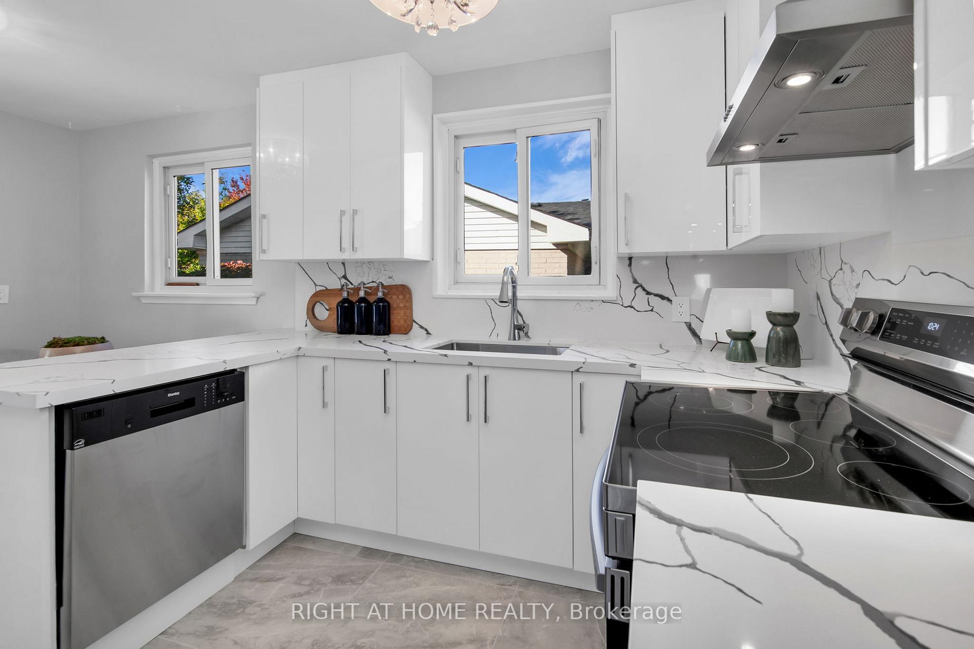 Photo 12 of 47 Dormington Drive, Scarborough, Woburn — HOMEH