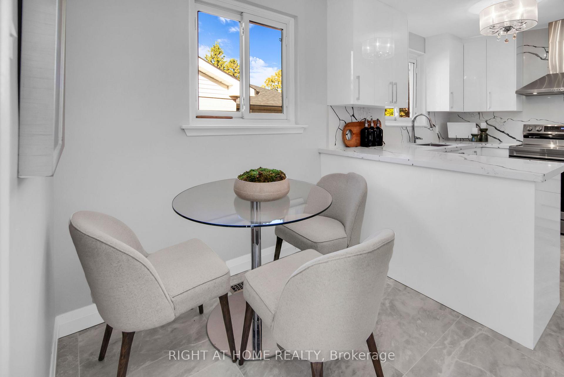 Photo 14 of 47 Dormington Drive, Scarborough, Woburn — HOMEH