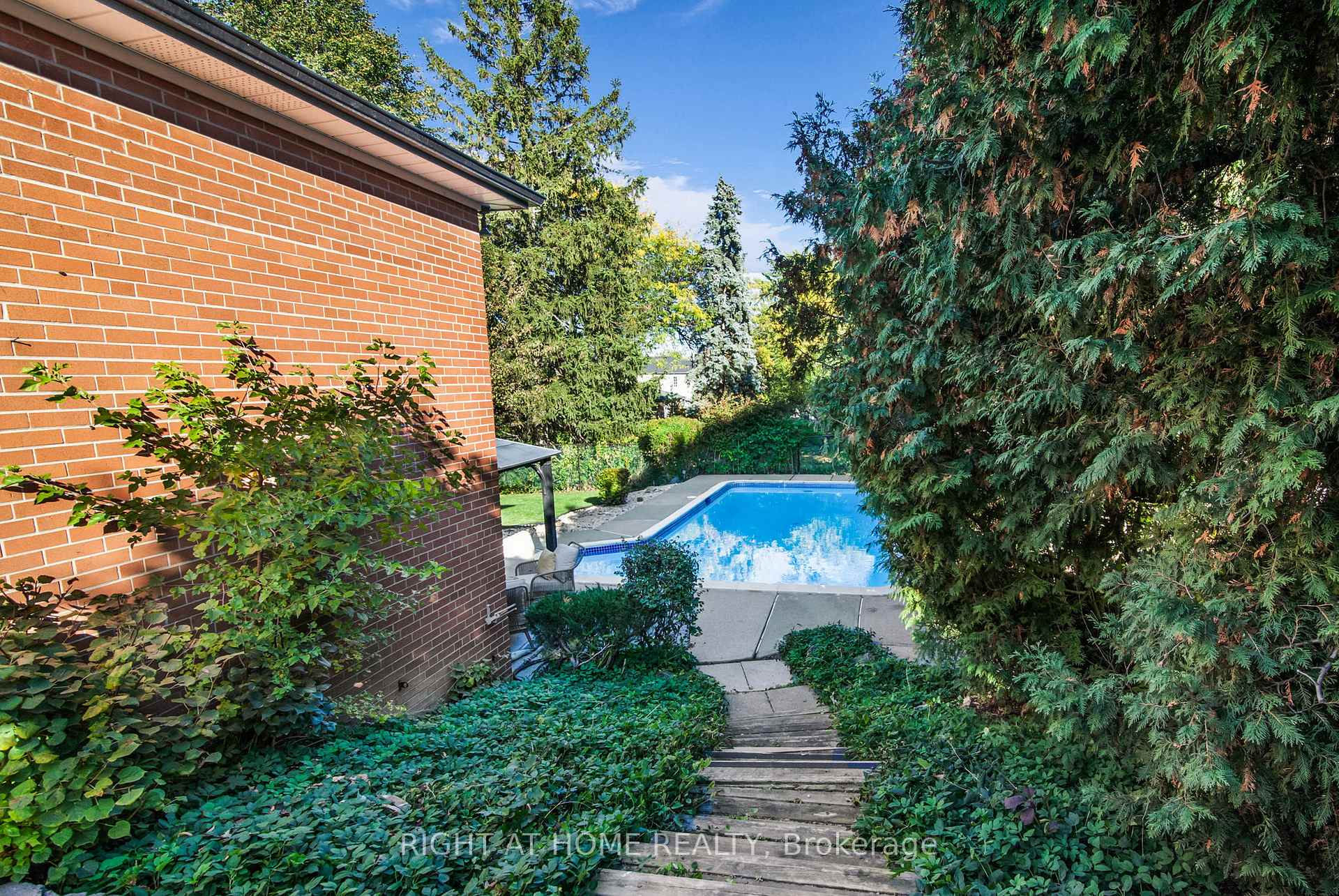 Photo 32 of 47 Dormington Drive, Scarborough, Woburn — HOMEH