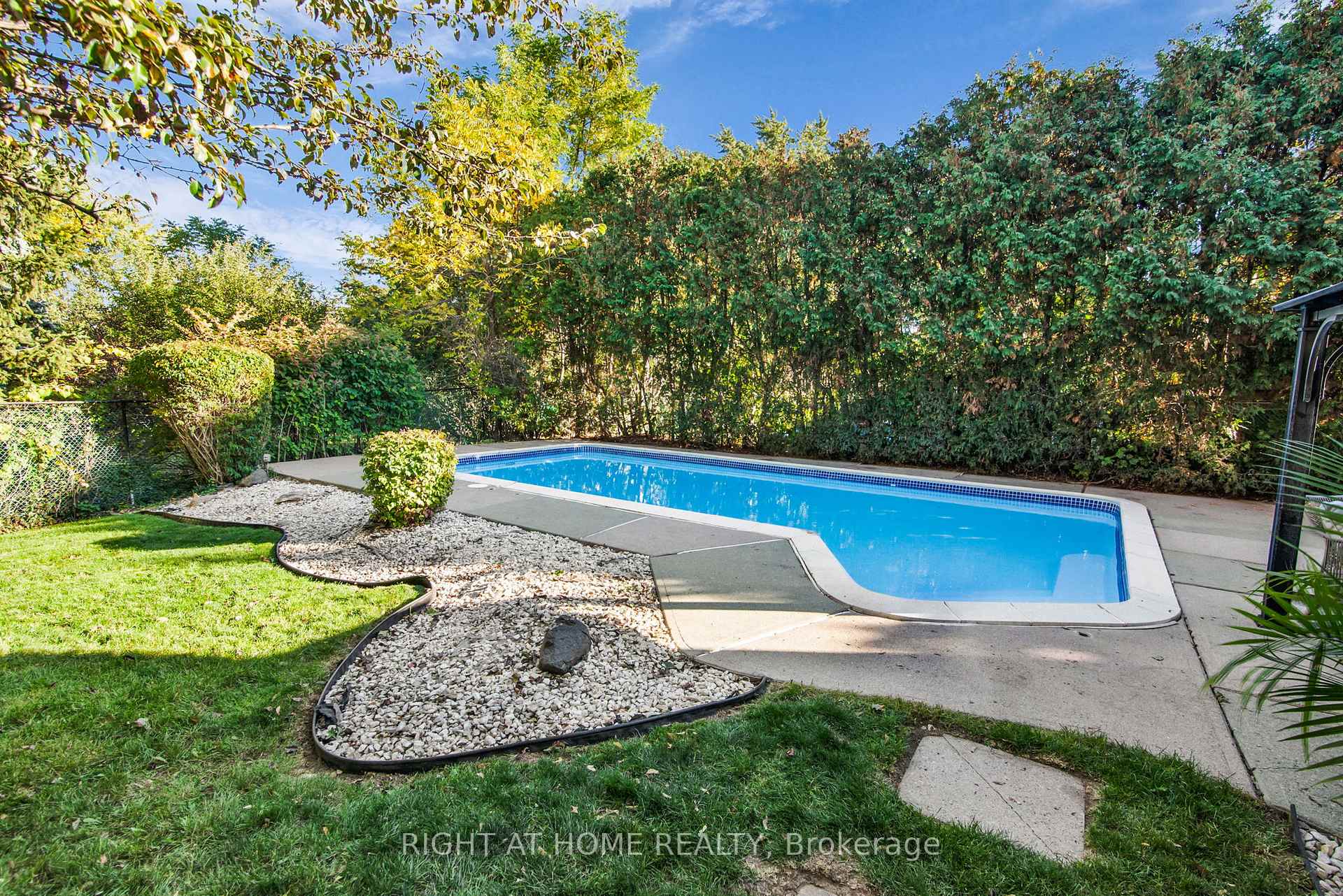 Photo 38 of 47 Dormington Drive, Scarborough, Woburn — HOMEH