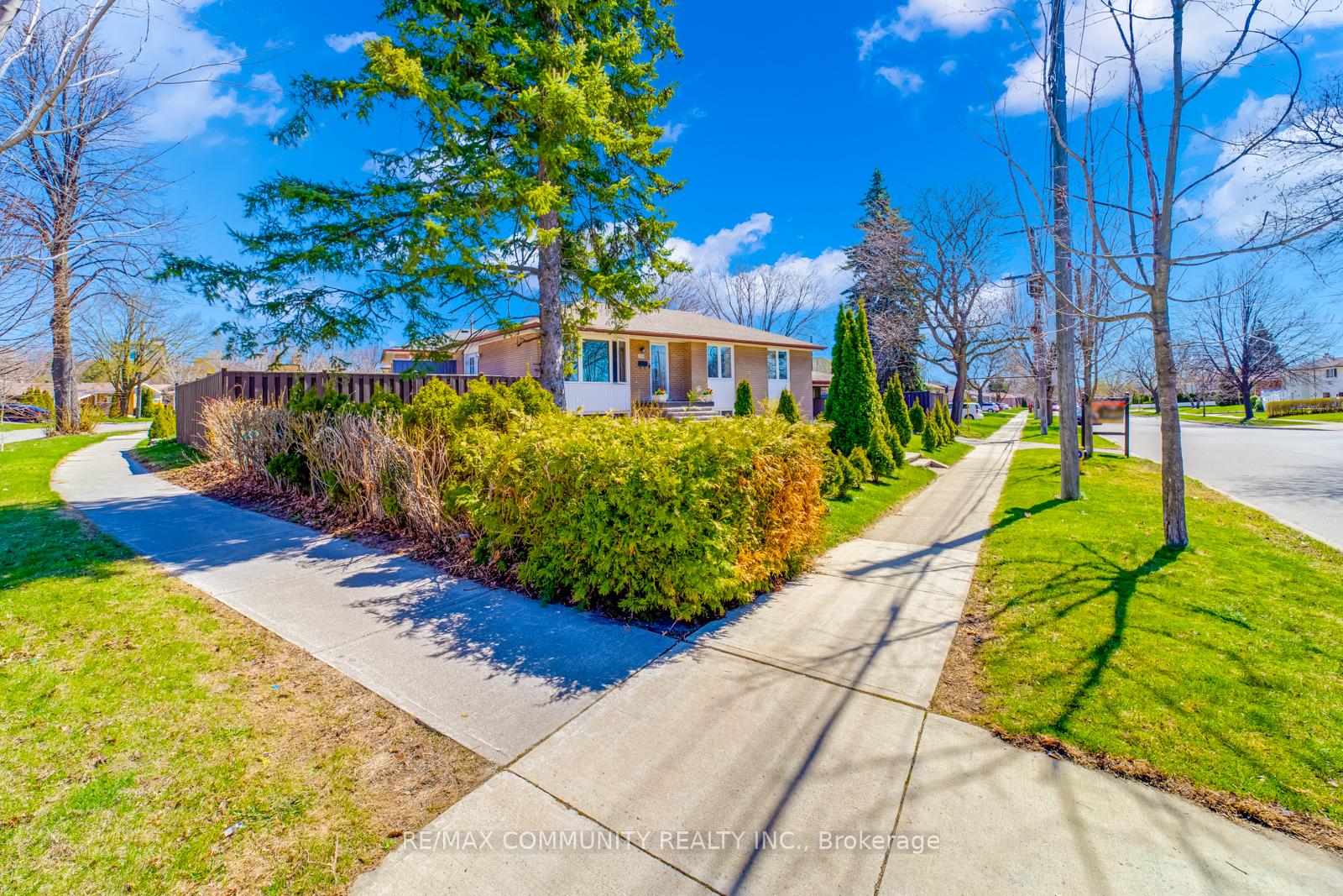Photo 3 of 103 Packard Boulevard, Scarborough, Bendale — HOMEH