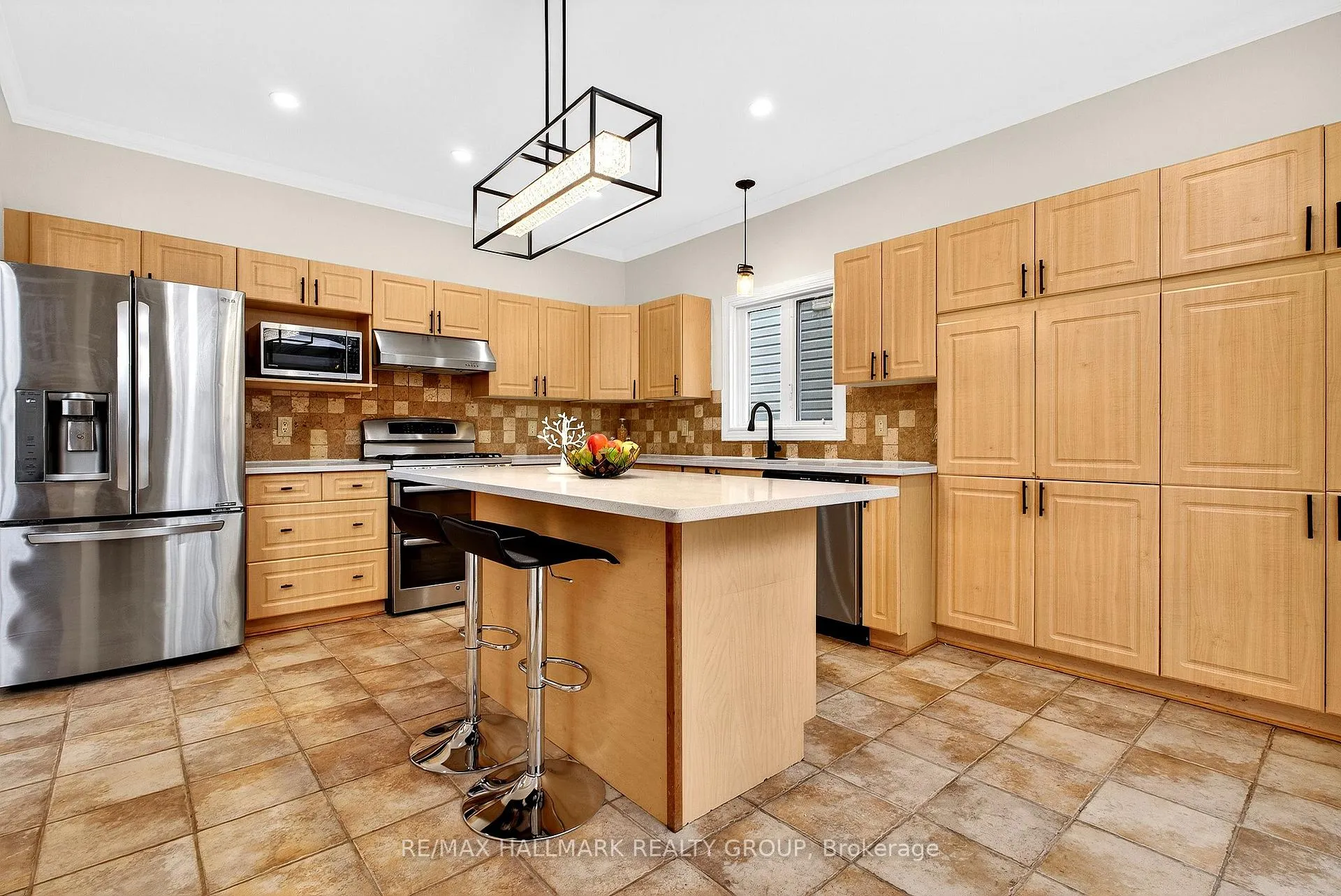 Photo 12 of 143 Borealis Crescent, Ottawa, Carson Meadows — HOMEH