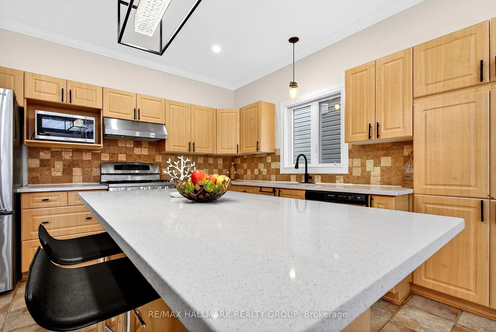 Photo 15 of 143 Borealis Crescent, Ottawa, Carson Meadows — HOMEH