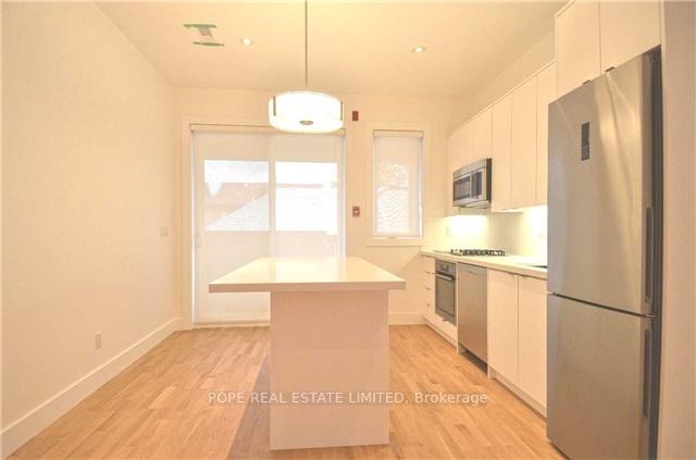 Photo 3 of Unit 6, 427 Crawford Street, Toronto, Palmerston-Little Italy — HOMEH