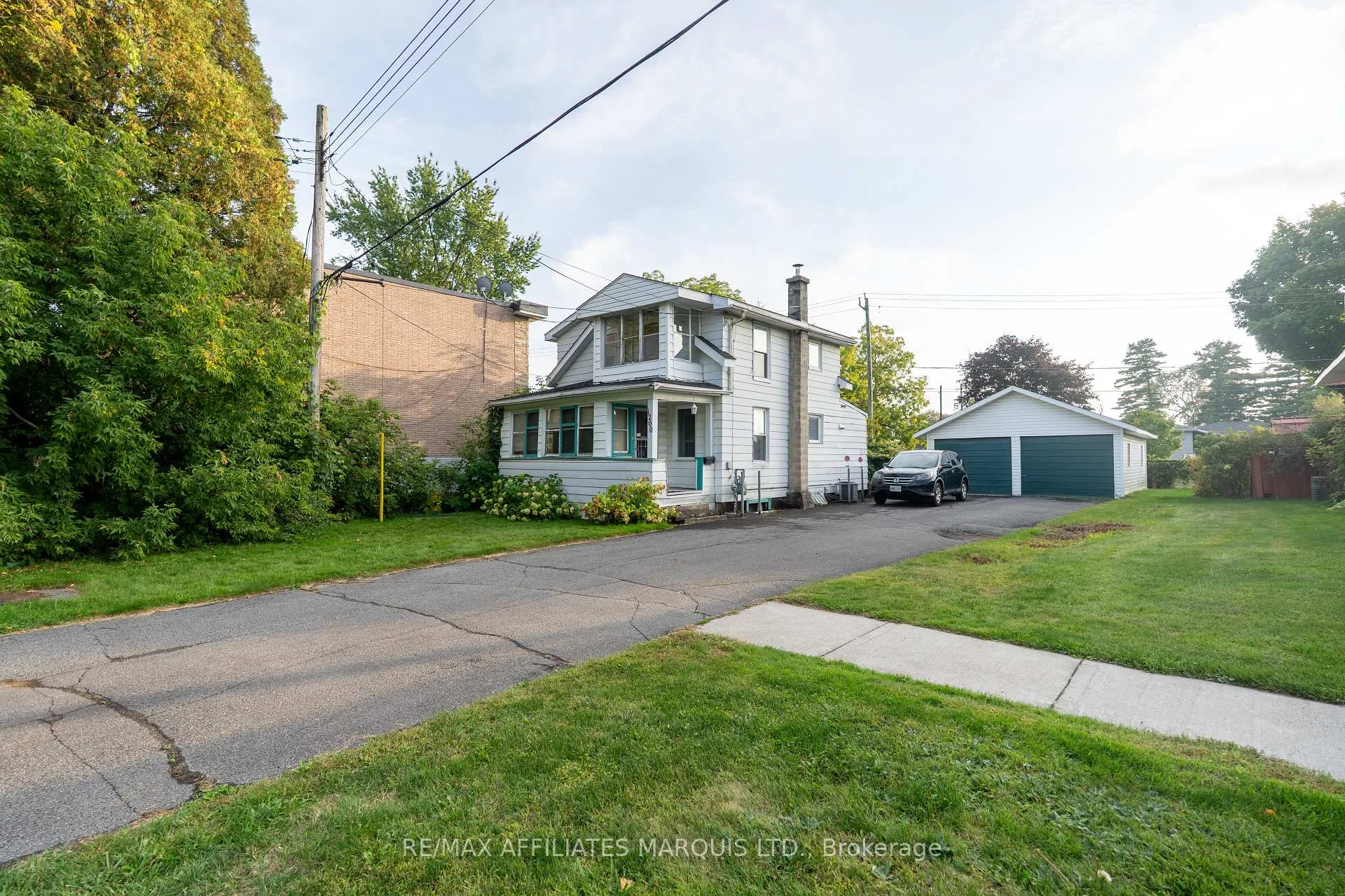 Photo 2 of 1200 Notre Dame Street, Cornwall — HOMEH